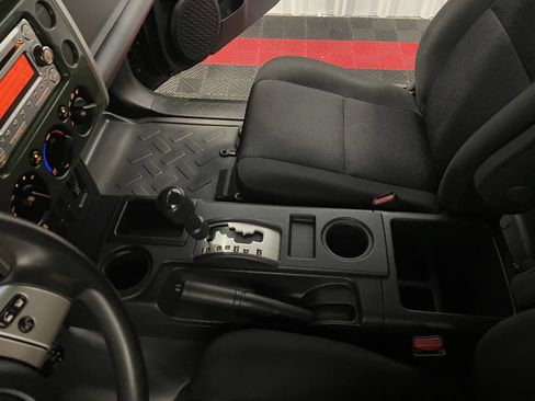 Used 2014 Toyota FJ Cruiser 2WD w/ Convenience Package image 31