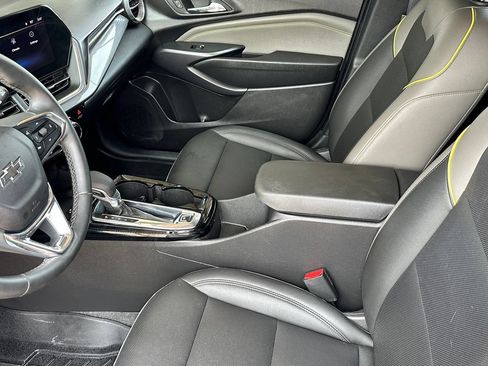 Certified 2025 Chevrolet Trax ACTIV w/ Sunroof Package FWD image 8