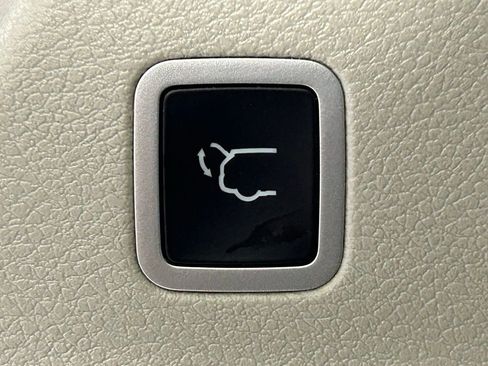 Used 2023 Chrysler Pacifica Touring-L image 15