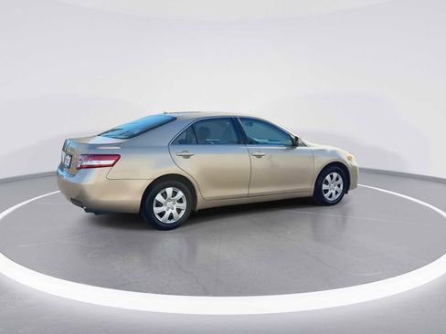 Used 2011 Toyota Camry LE image 8