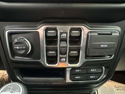 Used 2022 Jeep Wrangler Unlimited Sahara w/ Cold Weather Group image 23