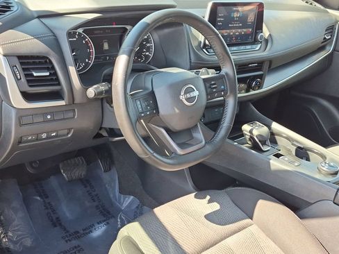 Used 2025 Nissan Rogue SV AWD/4WD image 14