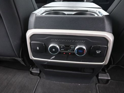 Used 2024 Ford Expedition Limited image 12