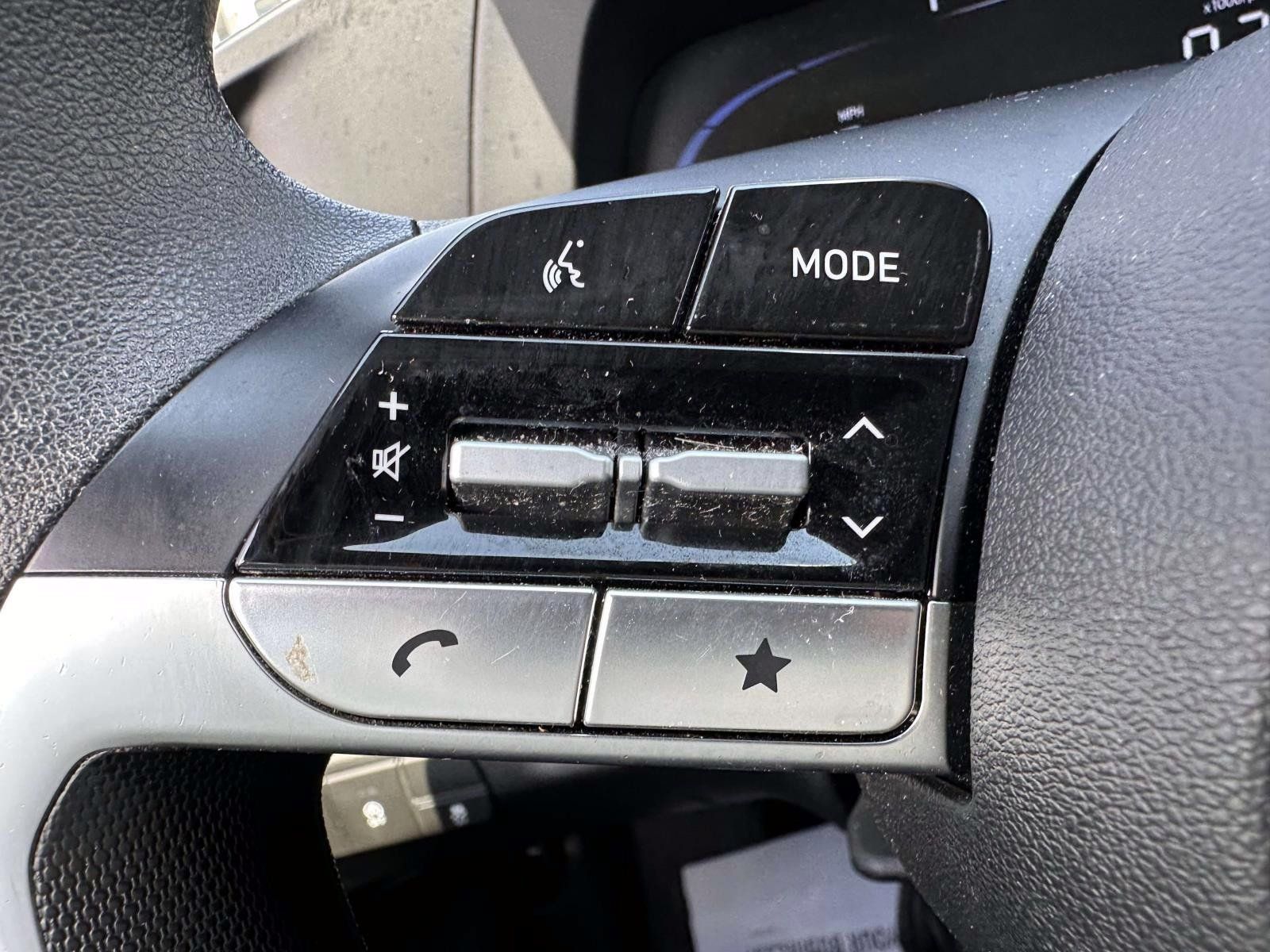 Used 2024 Hyundai Elantra SE FWD image 16