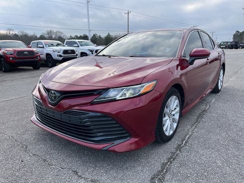Used 2019 Toyota Camry LE image 1
