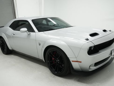 Used 2022 Dodge Challenger SRT Hellcat image 3