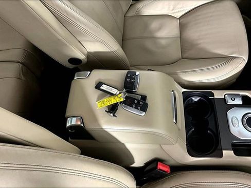 Used 2016 Land Rover LR4 HSE LUX image 33