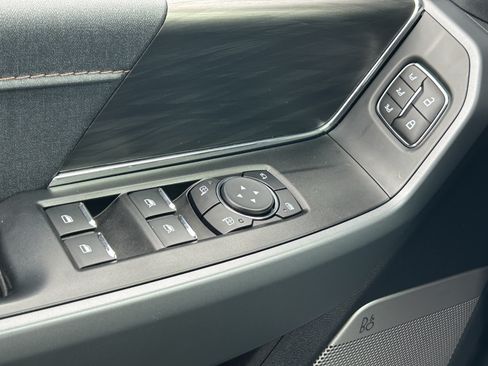 Used 2025 Ford F150 Lariat AWD/4WD image 19