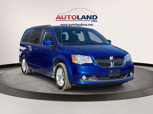 Used 2019 Dodge Grand Caravan SXT image 2