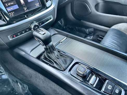 Used 2020 Volvo V60 T6 R-Design image 17