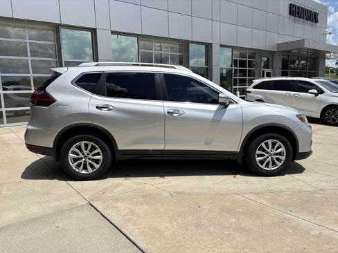 Used 2019 Nissan Rogue SV AWD/4WD image 10