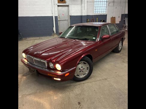 Used 1996 Jaguar XJ6 image 1