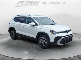 New 2025 Volkswagen Taos SE image 1