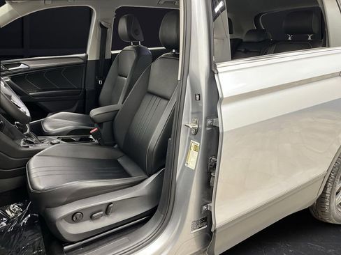 Used 2024 Volkswagen Tiguan SE image 4