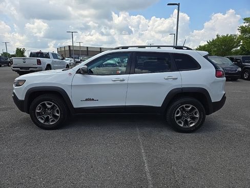 Used 2019 Jeep Cherokee Trailhawk w/ Cold Weather Group AWD/4WD image 4
