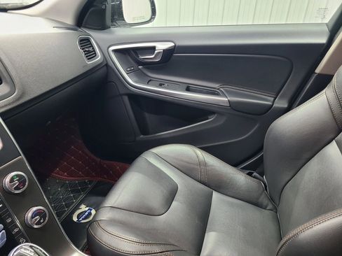 Used 2016 Volvo V60 T5 Cross Country Platinum w/ Climate Package image 25