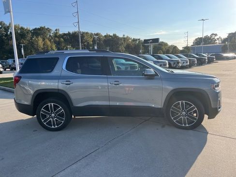 Used 2023 GMC Acadia SLT w/ Preferred Package image 9