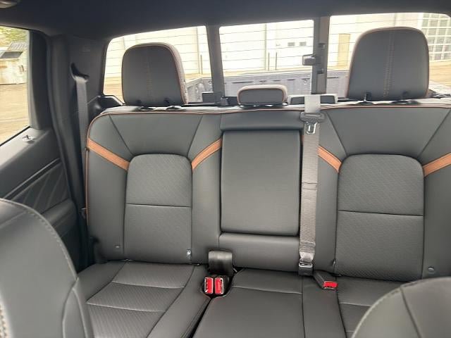 Used 2025 GMC Canyon AT4 w/ AT4 Premium Package AWD/4WD image 31
