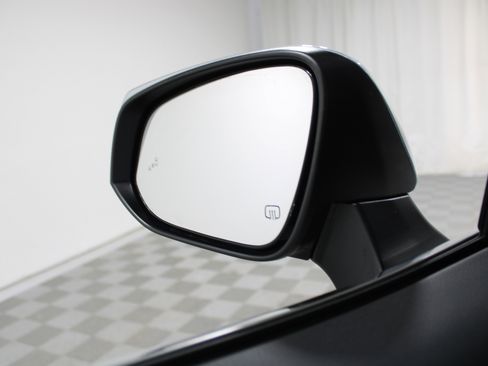 Used 2021 Toyota Highlander Limited image 18