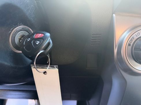 Used 2018 Toyota 4Runner SR5 image 24