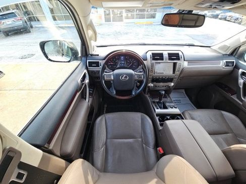 Used 2018 Lexus GX 460 image 23