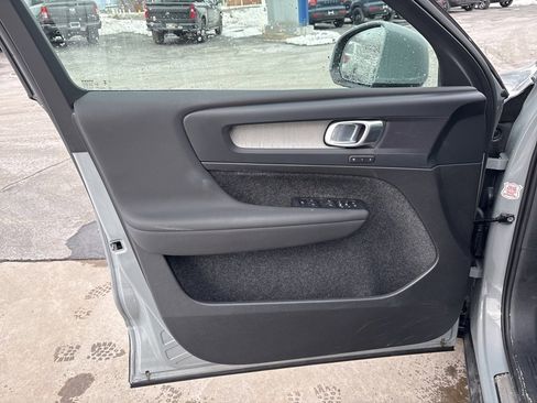 Certified 2025 Volvo XC40 B5 Core image 15