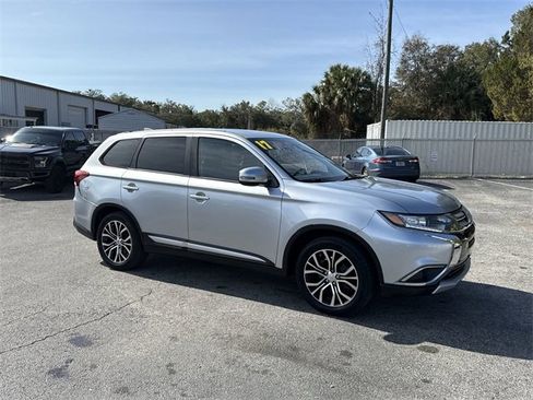 Used 2017 Mitsubishi Outlander SEL image 43