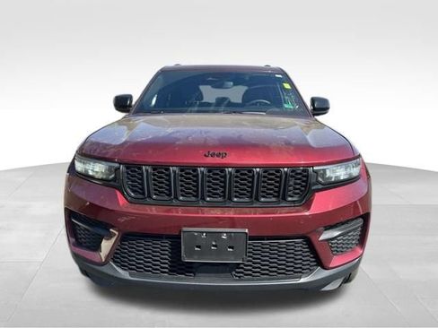 Used 2023 Jeep Grand Cherokee Altitude image 12