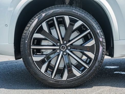 New 2026 Volvo XC90 B6 Plus w/ Protection Package Premier AWD/4WD image 18