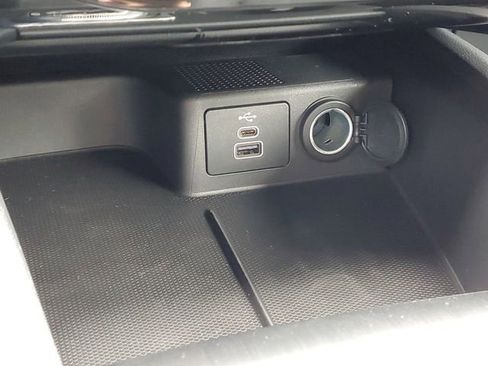 Used 2025 Ford Escape SE w/ Class II Trailer Tow Package image 33