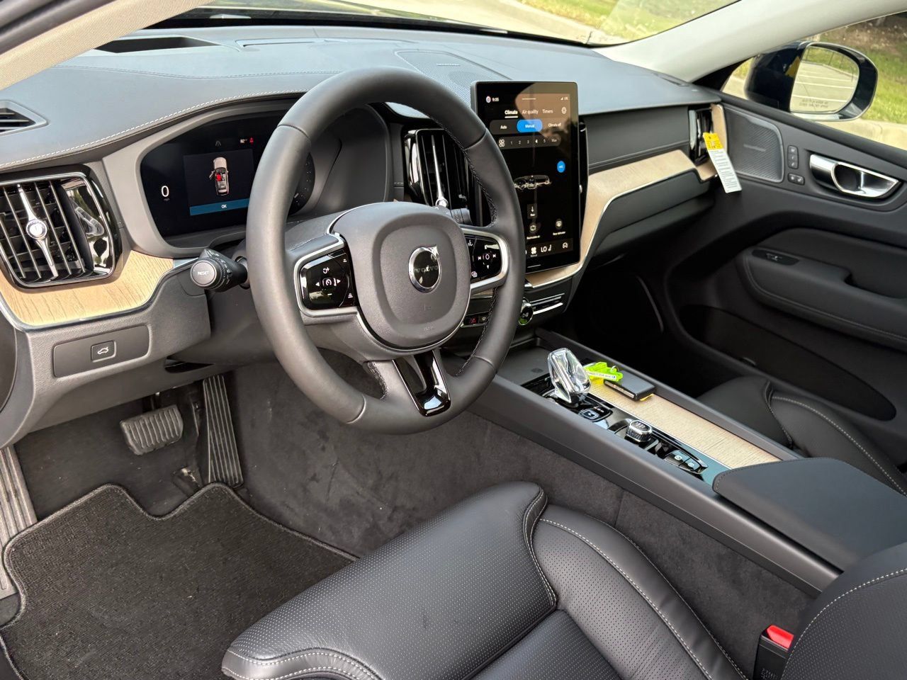 New 2026 Volvo XC60 B5 Ultra w/ Protection Package Premier AWD/4WD image 14
