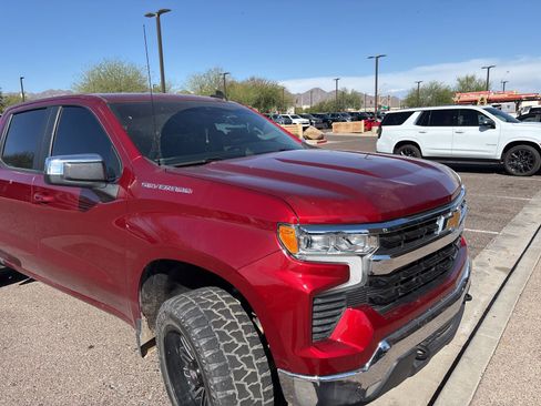 Used 2024 Chevrolet Silverado 1500 LT AWD/4WD image 5