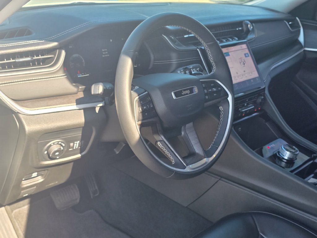 Used 2023 Jeep Grand Cherokee L Limited RWD image 12
