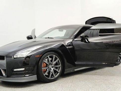 Used 2014 Nissan GT-R Premium image 9