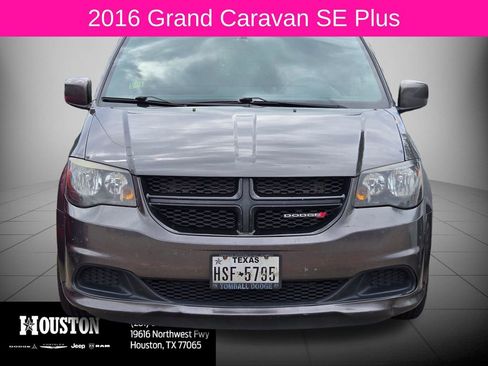 Used 2016 Dodge Grand Caravan SE FWD image 2
