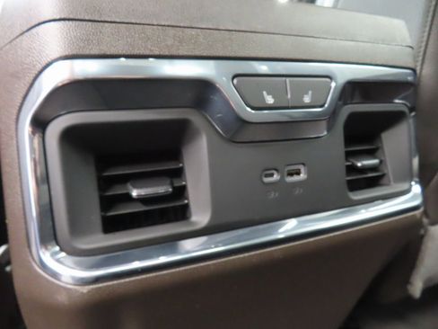 Used 2024 GMC Sierra 2500 Denali image 11