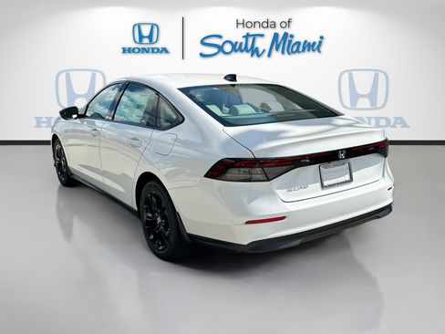 New 2025 Honda Accord SE image 4