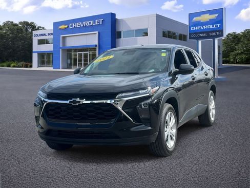 Certified 2024 Chevrolet Trax LS image 2