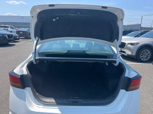 Used 2025 Nissan Altima 2.5 SV FWD image 31