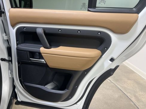 Used 2025 Land Rover Defender 110 S image 26