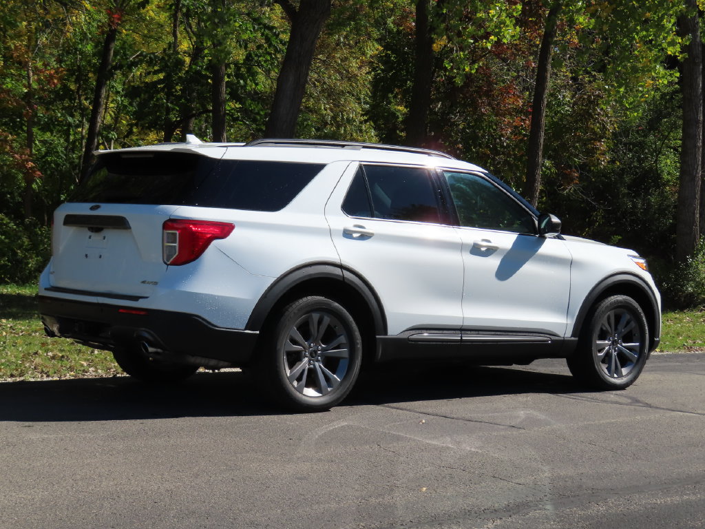 Used 2021 Ford Explorer XLT w/ Equipment Group 202A AWD/4WD image 3