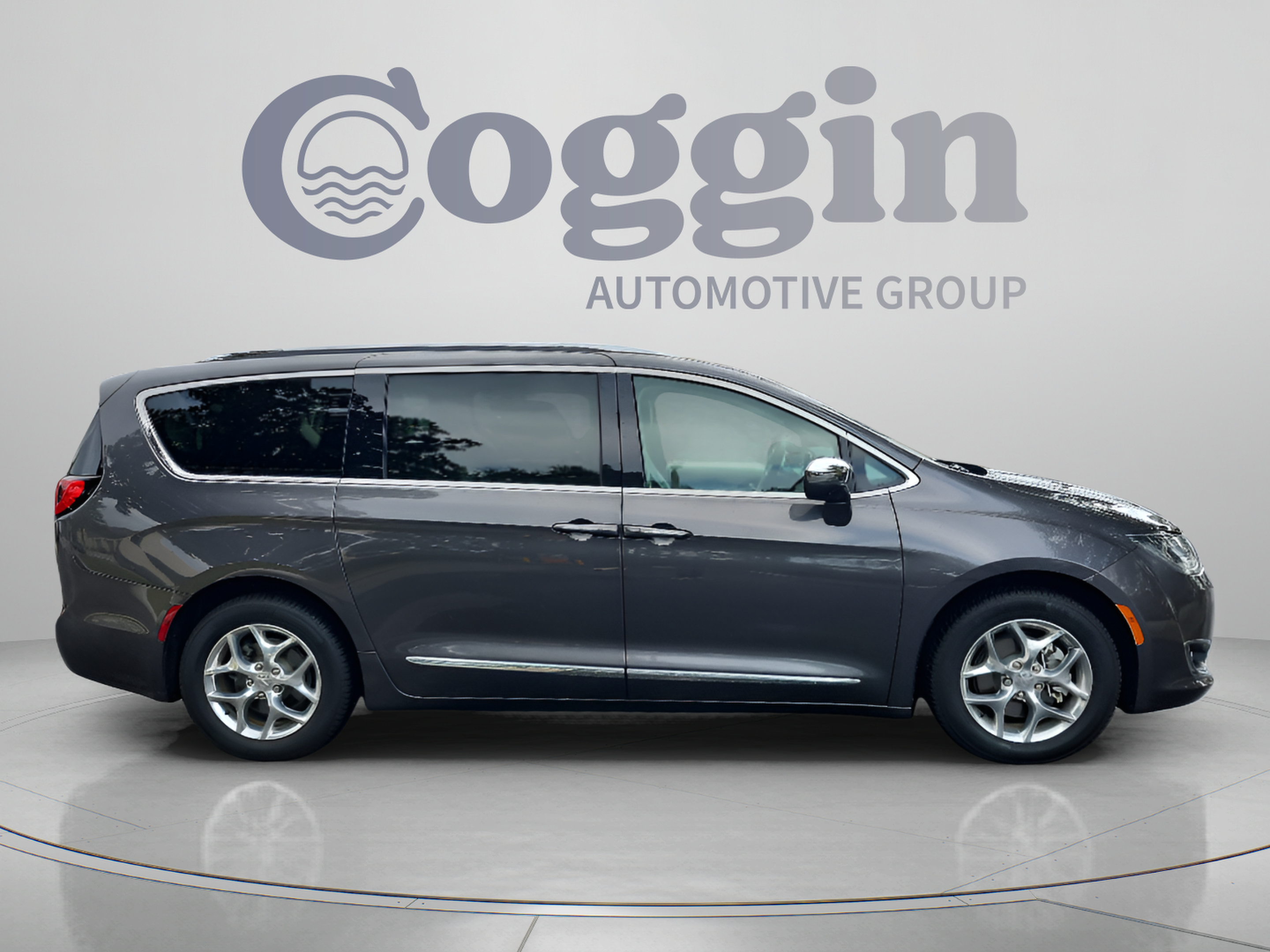Used 2017 Chrysler Pacifica Limited FWD image 6