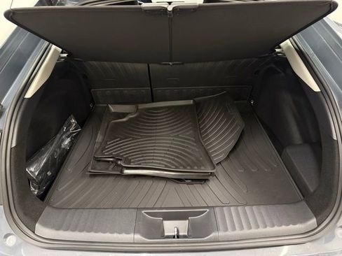 Used 2025 Toyota Prius XLE image 6