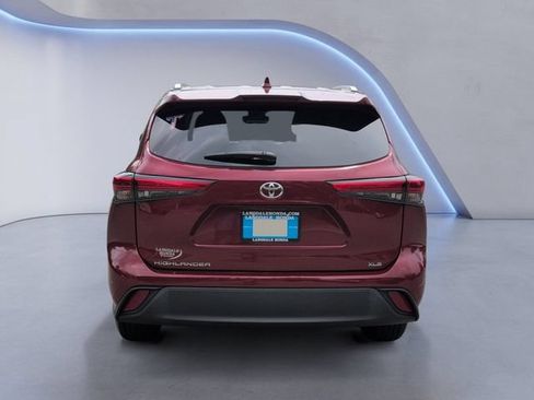 Used 2023 Toyota Highlander XLE FWD image 8