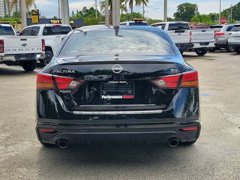 Used 2023 Nissan Altima 2.5 SV w/ SV Premium Package FWD image 9