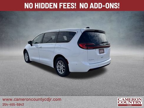 New 2025 Chrysler Pacifica Select FWD image 5