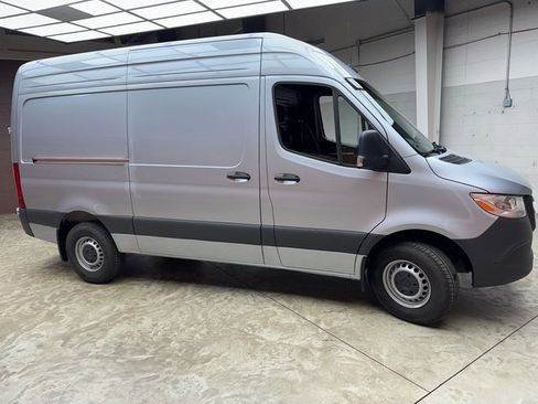 Used 2025 Mercedes-Benz Sprinter 2500 image 6