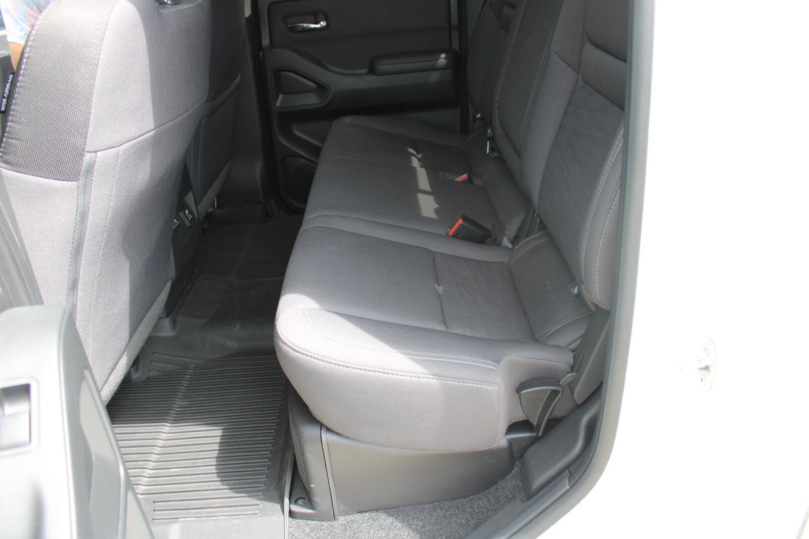 Used 2023 Nissan Frontier SV w/ SV Convenience Package AWD/4WD image 28
