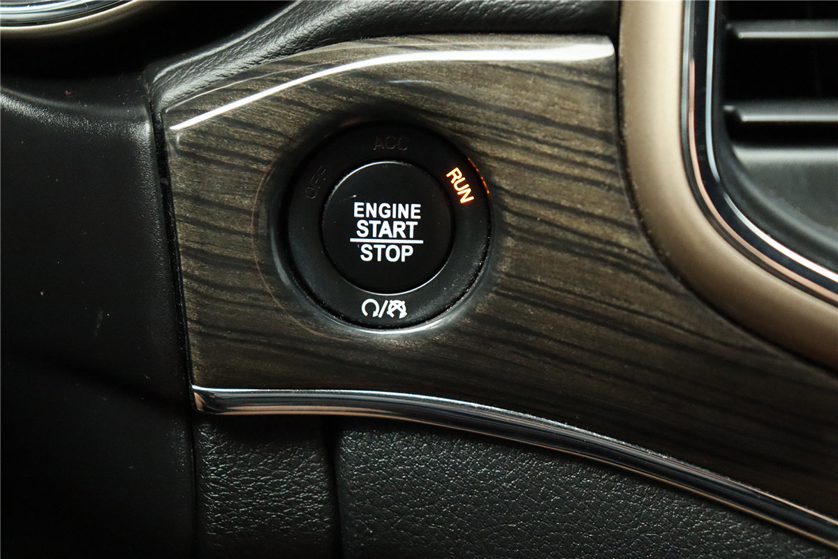 Used 2017 Jeep Grand Cherokee Overland RWD image 40
