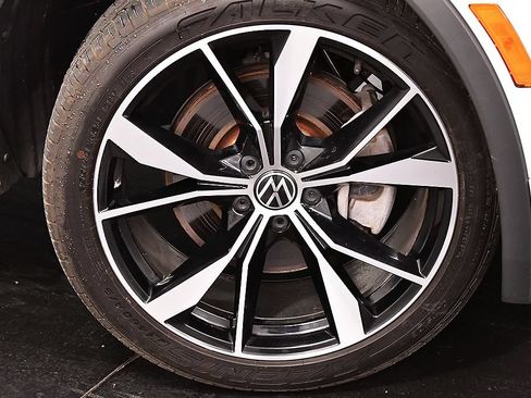 Used 2022 Volkswagen Tiguan SEL R-Line AWD/4WD image 9